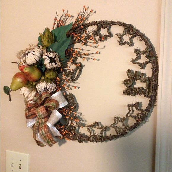 Fall wreath.  Inv 292 - Picture 1 of 1